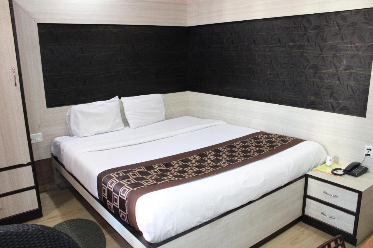 Hotel Square Park Дибругар Екстериор снимка