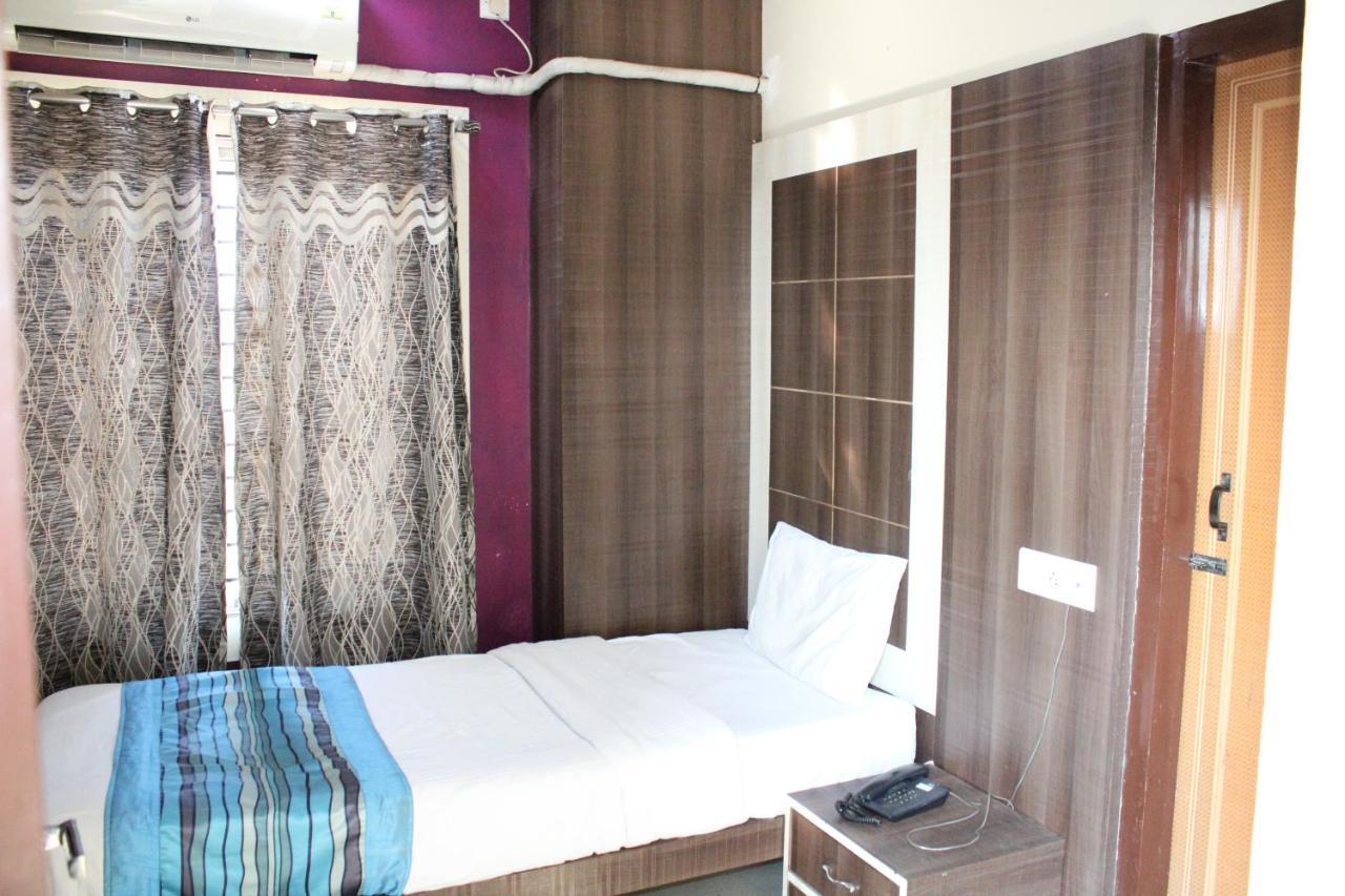 Hotel Square Park Дибругар Екстериор снимка