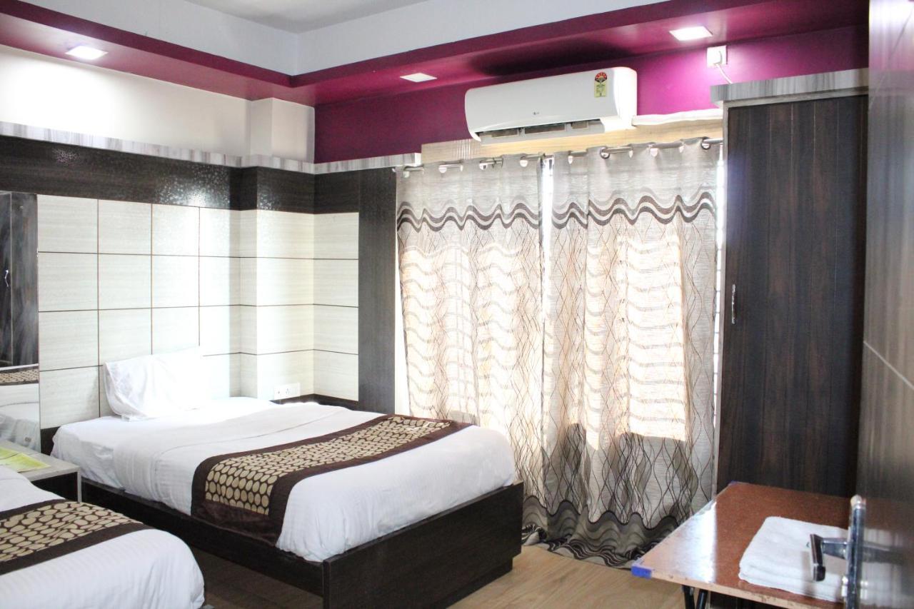 Hotel Square Park Дибругар Екстериор снимка