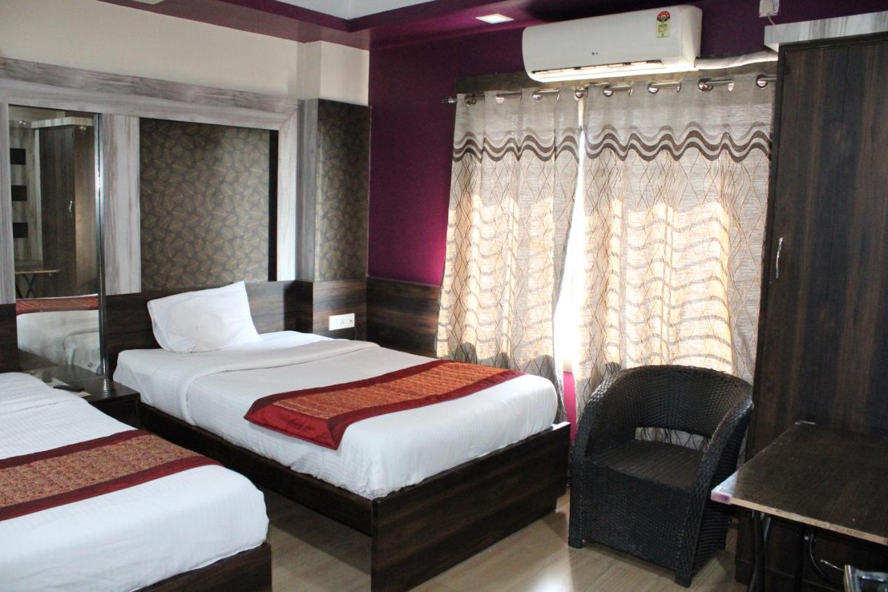 Hotel Square Park Дибругар Екстериор снимка